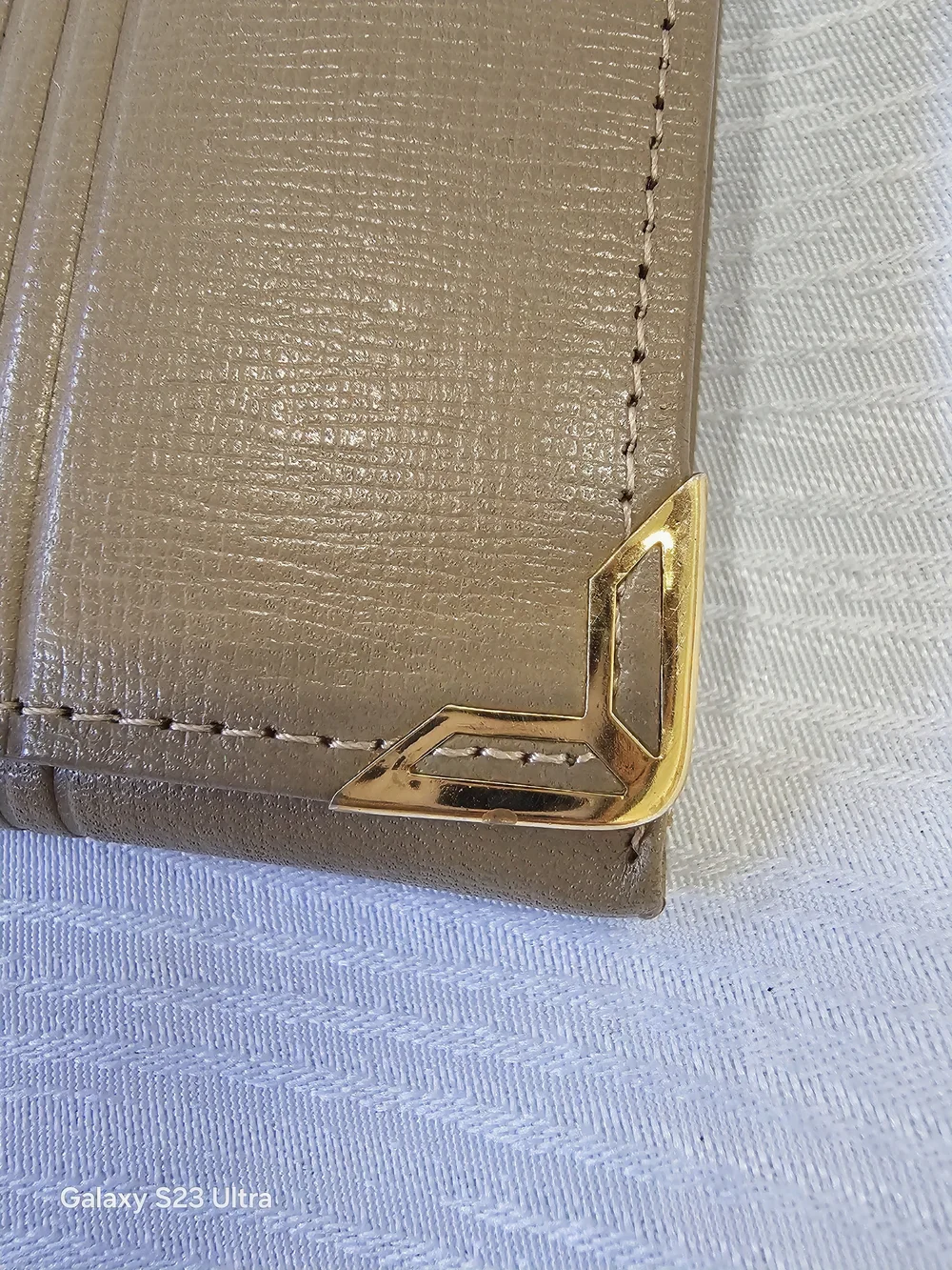 Yves Saint Laurent Tan Leather Vintage Continental Wallet with Gold Corners - Picture 3 of 12